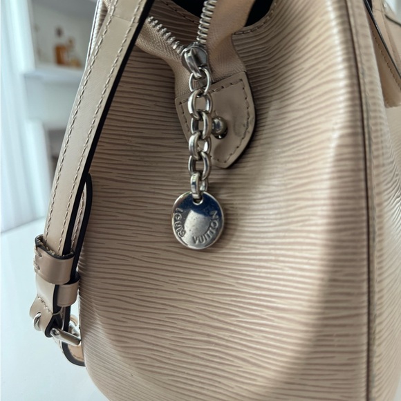 LOUIS VUITTON EPI BREA MM W STRAP LIKE NEW SILVERHARDWARE BLUSH PINK - Picture 5 of 10